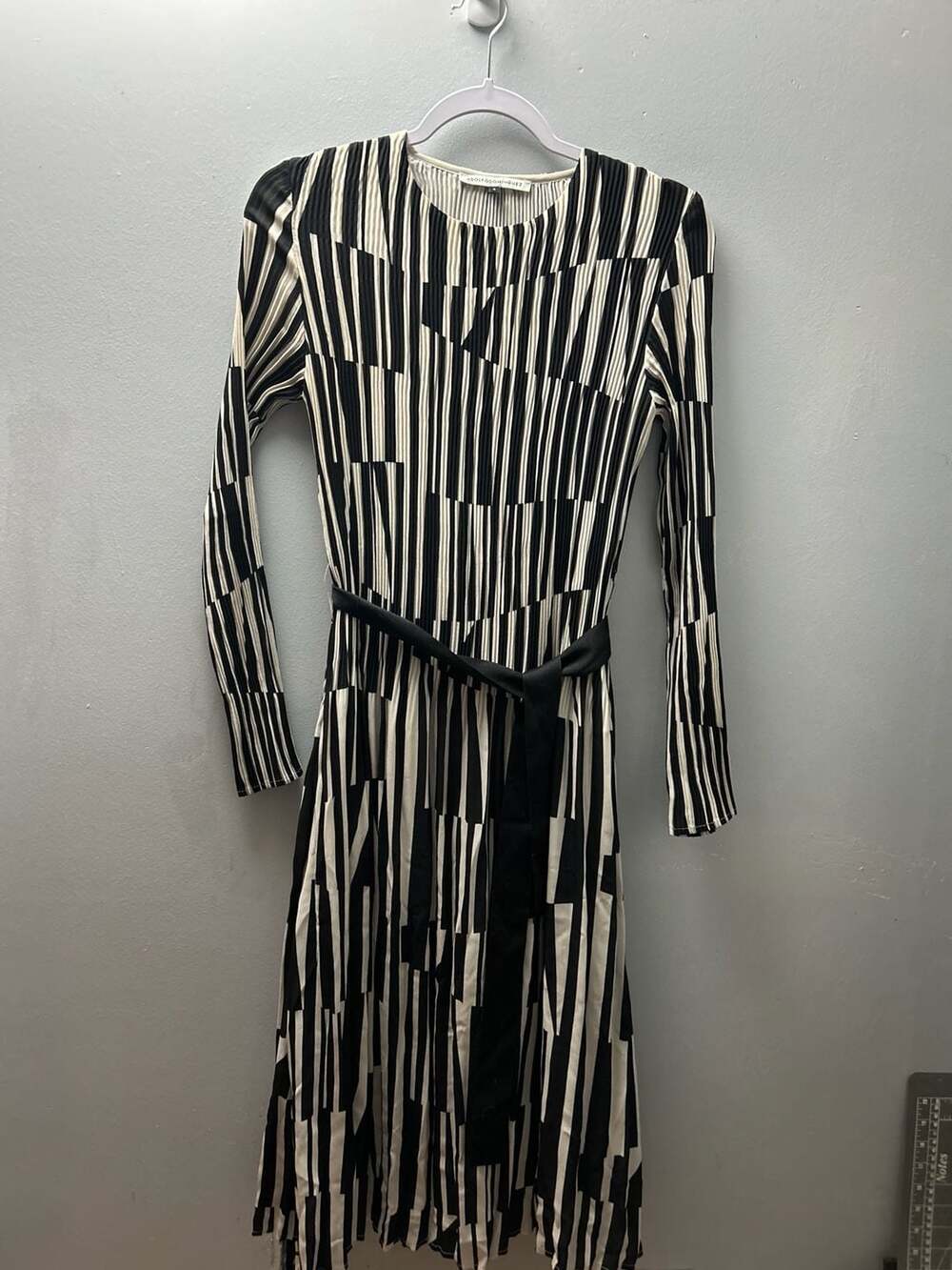 Adolfo Dominguez Black and White Abstract Pleated Long Sleeve Midi Dress with Be